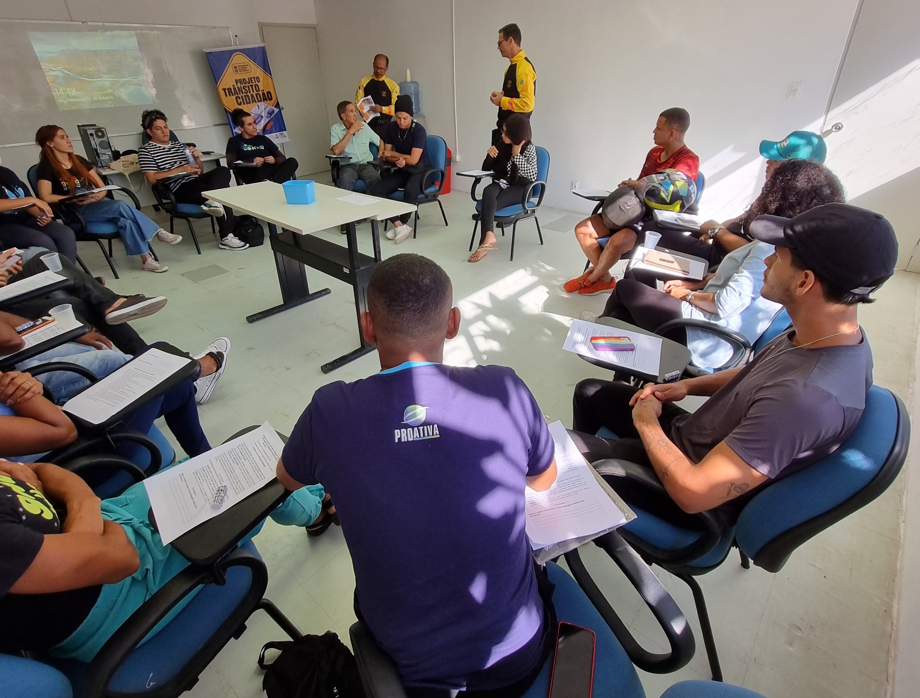 Agentes de Trânsito ministrando capacitação 