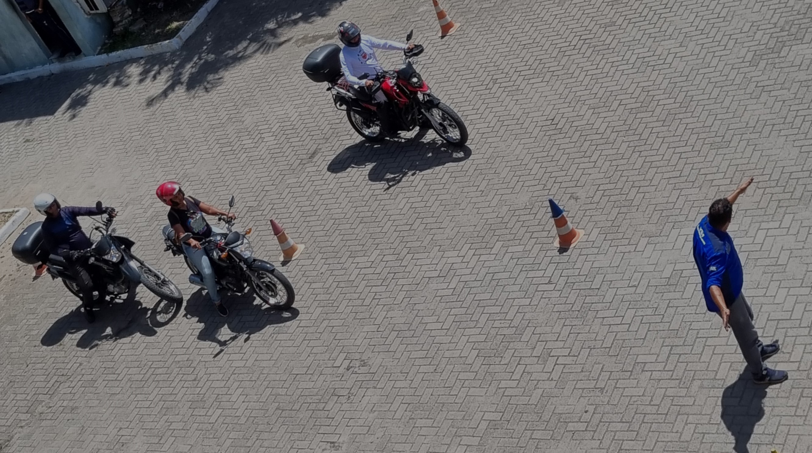 Foto de instrução prática com motocicletas