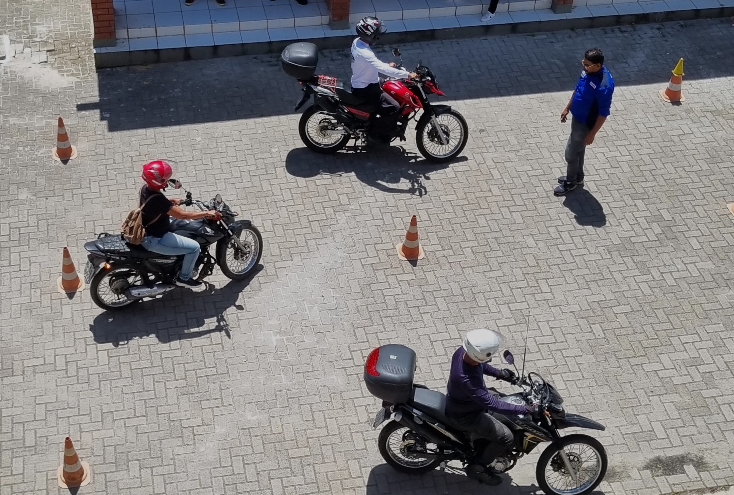 Foto de treinamento com motocicletas