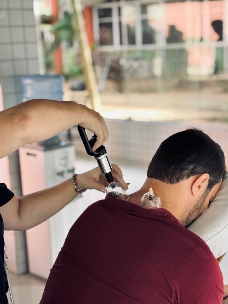 Massagem nas costas do servidor DETRAN-PE