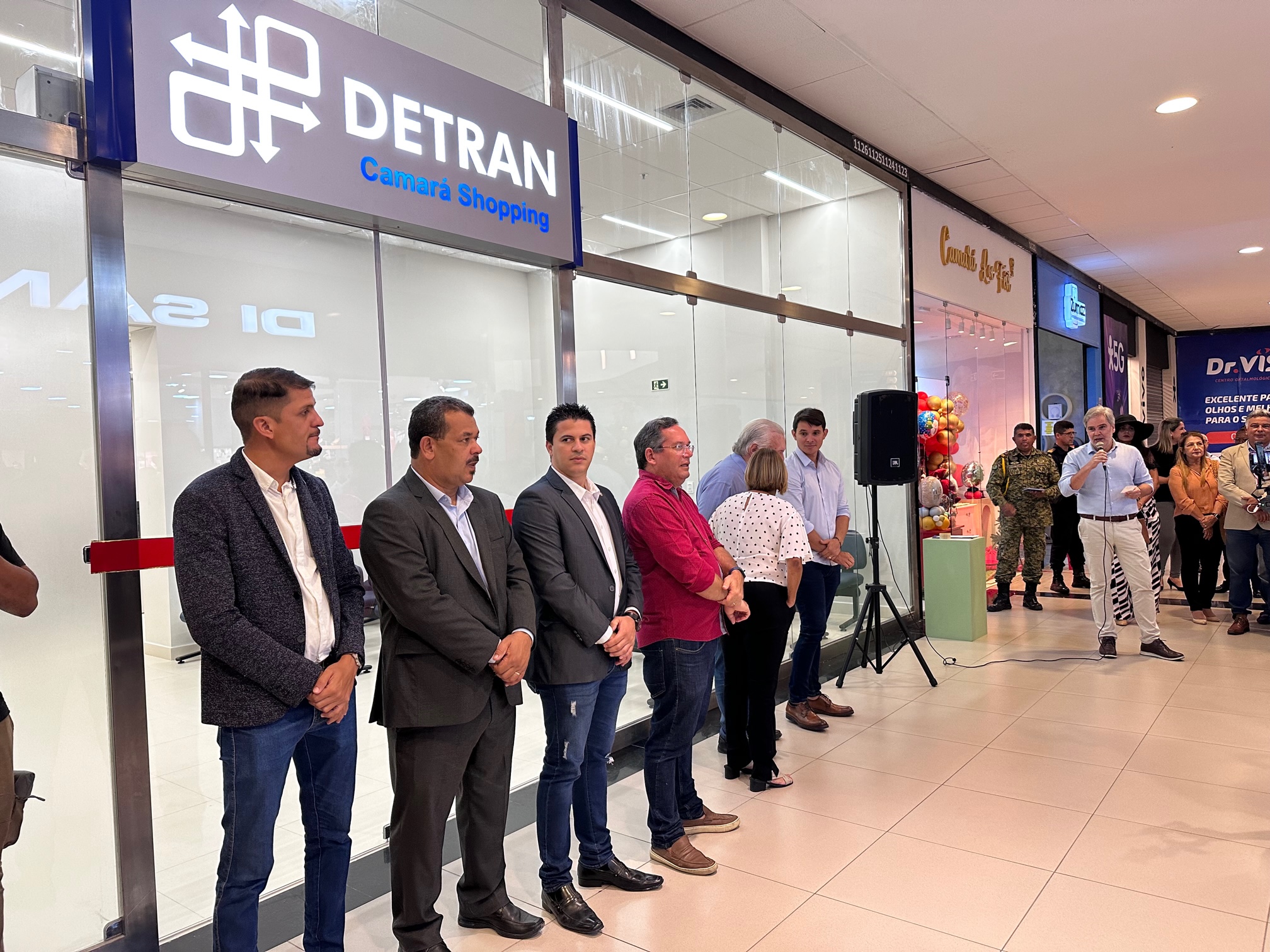 Na foto, Diretor Presidente do DETRAN-PE, Gustavo Carneiro Leão, discursando na inauguração da loja do DETRAN-PE no shopping Camará.