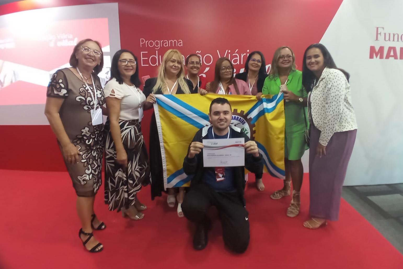 Na foto, equipes de dois municípios pernambucanos são destaques em projetos de educação para o trânsito, foram premiados pela Fundação Mapfre com a participação no programa Educação Viária é Vital. 