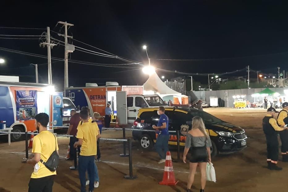 Unidades do Detran itinerante em ação do Detran em Serra Talhada