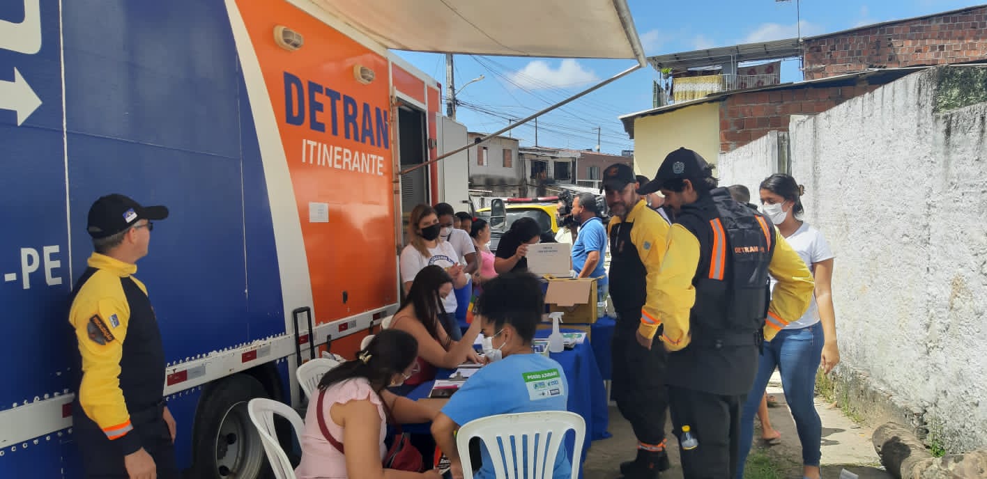Momento de espera para vacinação de ação em conjunto com o Detran
