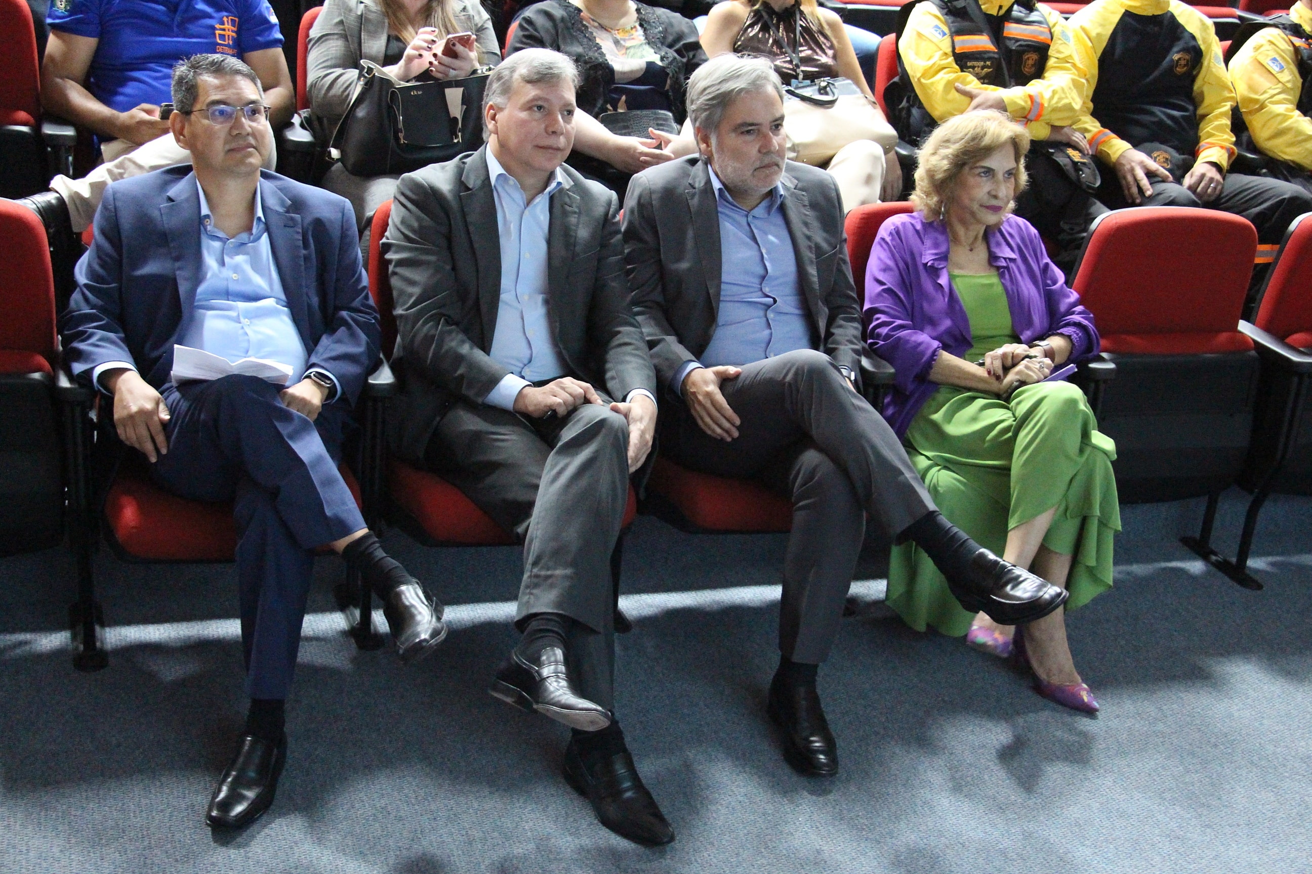 Na foto, no autório da Honda, da esquerda para a direita, o Diretor de Relações Institucionais da Moto Honda da Amazônia, Marcos Bento; o Gerente de Relações Institucionais da Honda, Cesar Barros; o Diretor Presidente do Departamento Estadual de Trânsito - DETRAN-PE, Gustavo Carneiro Leão; e a Coordenadora de Educação de Trânsito, Imprensa e Publicidade Institucional do DETRAN-PE, Jô Lima.