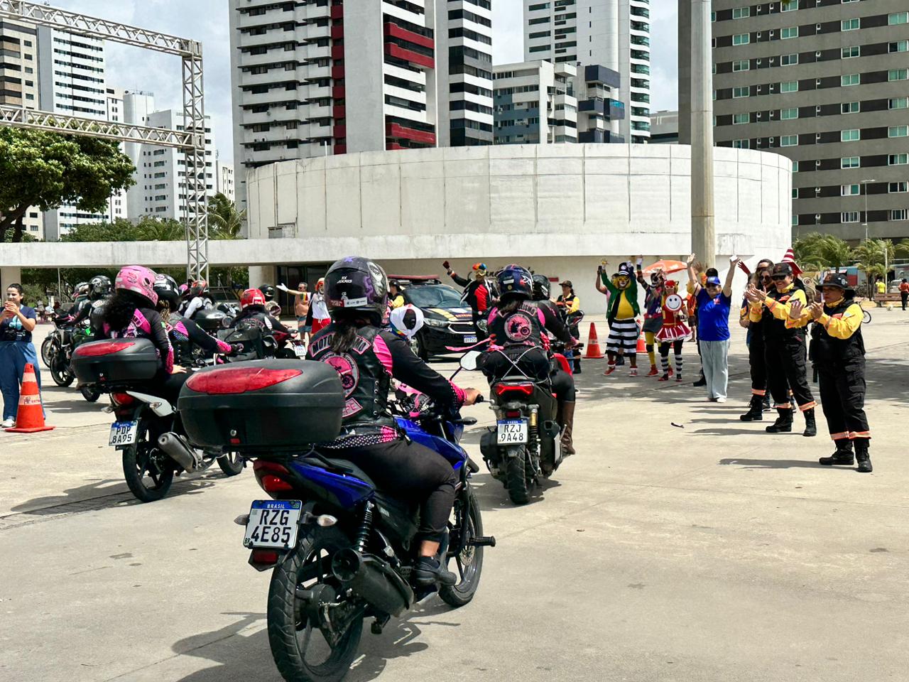 Motociclistas recepcionadas no Parque Dona Lindú