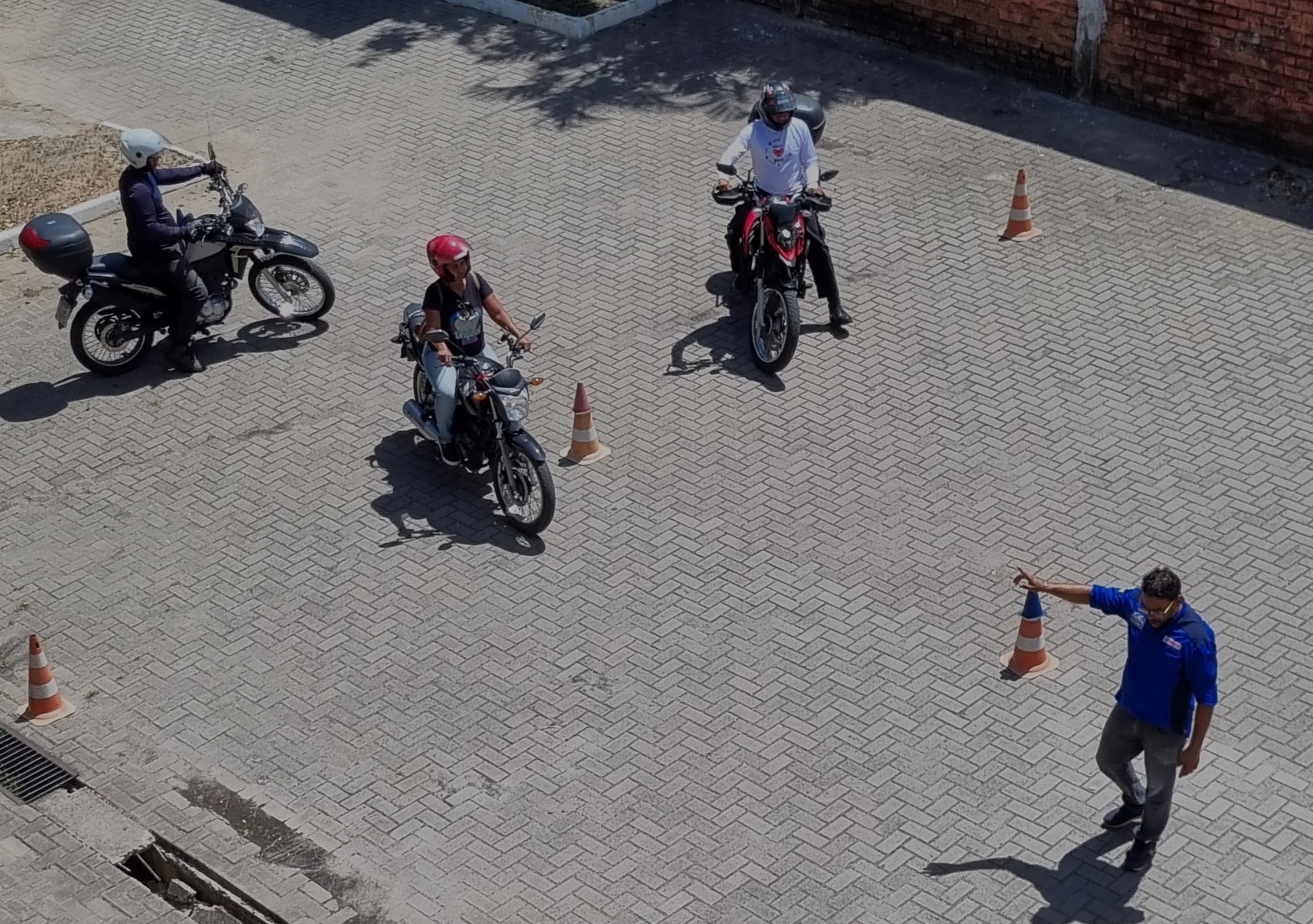 Imagem de treino com motocicletas