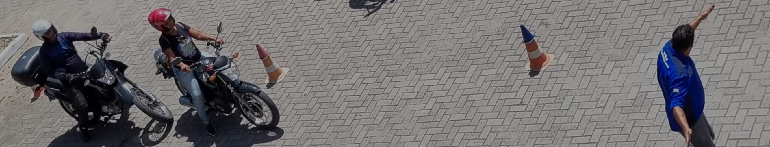 Imagem de treino com motocicletas