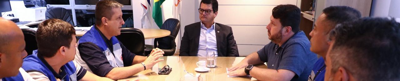 Fotografia de reunião entre Detran e OLS