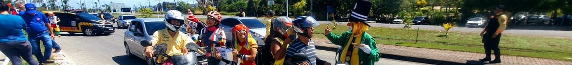 Foto colorida de blitz em rodovia