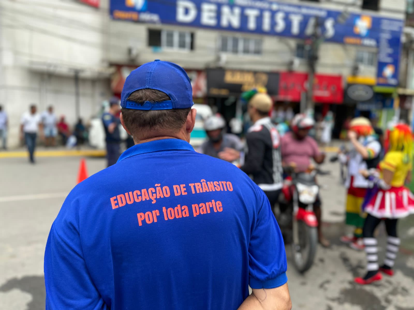 Ação de Educação no Trânsito nas ruas de Ipojuca durante o Alepe Cuida