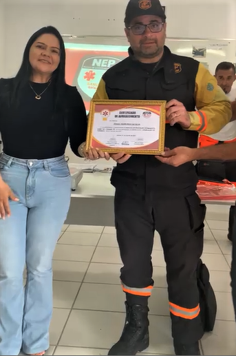 Agente do Detran-PE recebe certificado de agradecimento