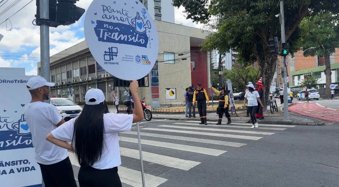 Foto de ação na rua no Dia da Gentileza