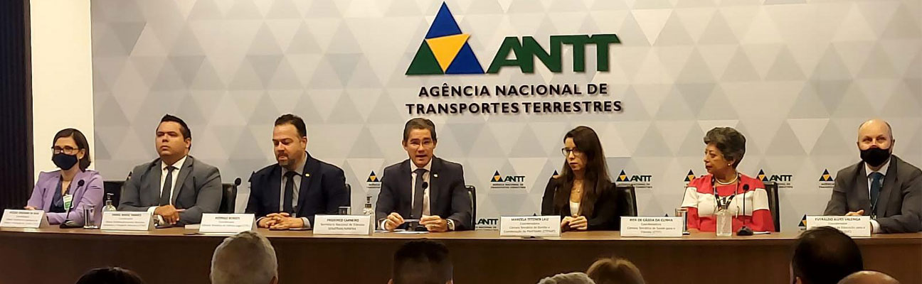 foto de pessoas em reunião na agencia nacional de transportes terrestres